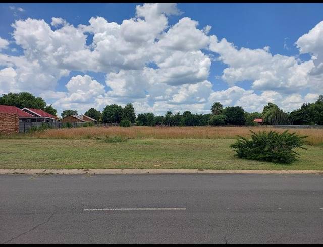 LAND FOR SALE IN SHARON PARK